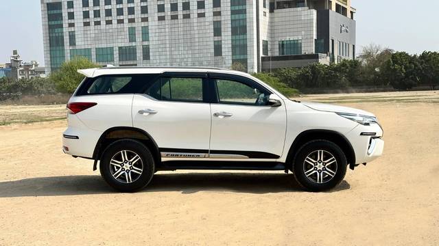 https://images10.gaadi.com/usedcar_image/4584204/original/processed_fc9c175c2da14f559556d4906b9a5510.jpg?imwidth=6401