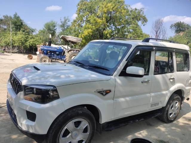 https://images10.gaadi.com/usedcar_image/4584208/original/processed_30f169d0-9cfc-4a7c-8ff7-f5dd714cdb83.jpg?imwidth=6400