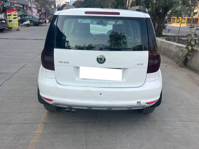 https://images10.gaadi.com/usedcar_image/4584222/original/processed_48bd3895-9ee6-44d5-94b8-c6aecd02a56e.jpg?imwidth=6402