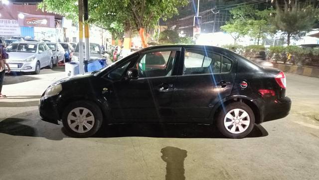 https://images10.gaadi.com/usedcar_image/4584227/original/processed_29e0a03db2feb675bfdbf900224a26e5.jpg?imwidth=6402
