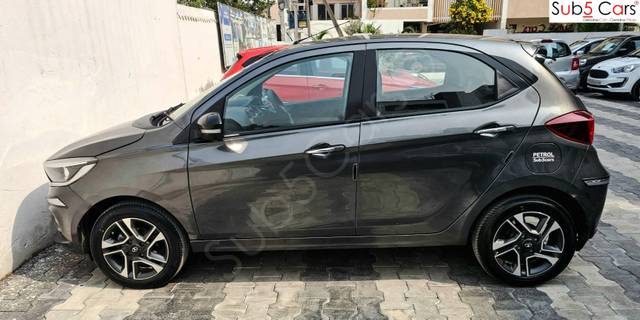 https://images10.gaadi.com/usedcar_image/4584229/original/processed_c0b6e490d547c776da60a73b7c6166a4.jpg?imwidth=6401