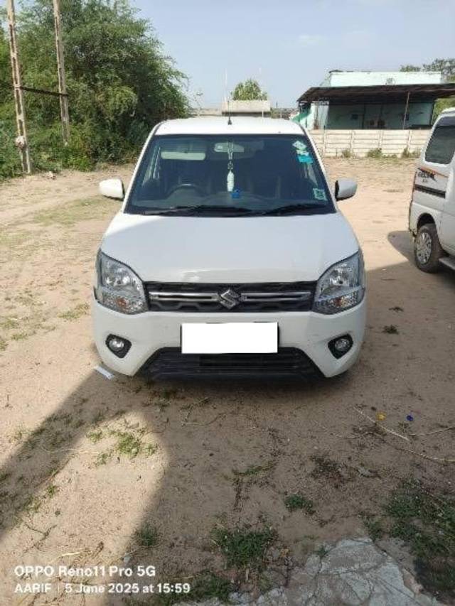 https://images10.gaadi.com/usedcar_image/4584233/original/processed_b5616d13-fdb1-4ea2-b947-e0bb4bd5f9a3.jpeg?imwidth=6400