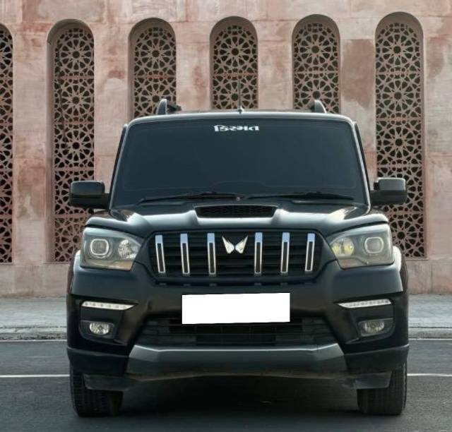 https://images10.gaadi.com/usedcar_image/4584244/original/processed_3462735d-5642-4e44-9b2b-68eee9d75b1b.jpeg?imwidth=6400