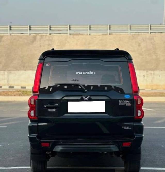 https://images10.gaadi.com/usedcar_image/4584244/original/processed_389364b5-f85b-43a7-95cf-080fc07836cd.jpeg?imwidth=6402