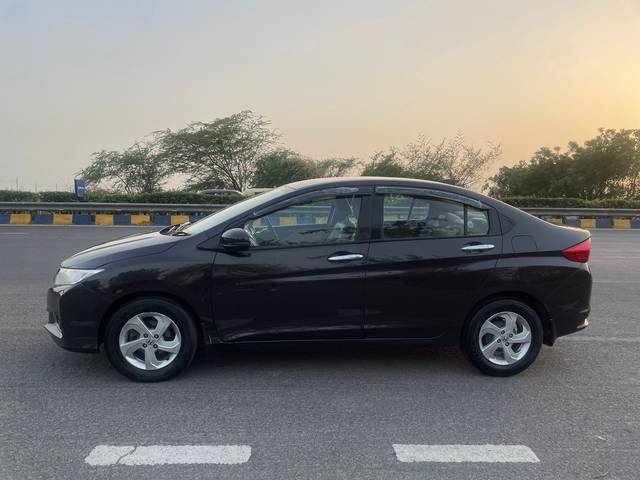 https://images10.gaadi.com/usedcar_image/4584263/original/c09c5b019a127976dd53636f2f215139.jpg?imwidth=6402