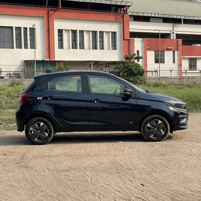 https://images10.gaadi.com/usedcar_image/4584270/original/2884710fa6a2365d674886acb4cd75ea.jpg?imwidth=6401