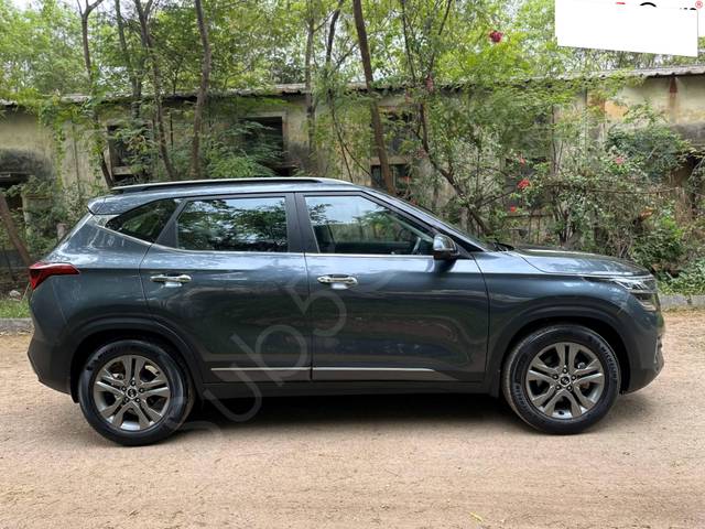 https://images10.gaadi.com/usedcar_image/4584275/original/processed_e9d61adb91f539e90eb391b3332aad50.jpg?imwidth=6401