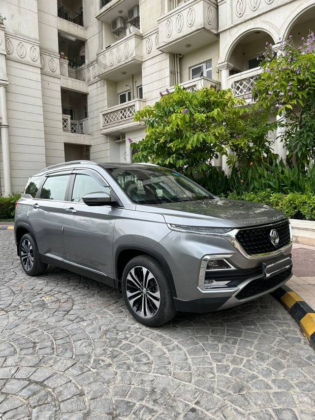 https://images10.gaadi.com/usedcar_image/4584293/original/fd8445eb0cecd22389ef7308df7aace2.jpg?imwidth=6400