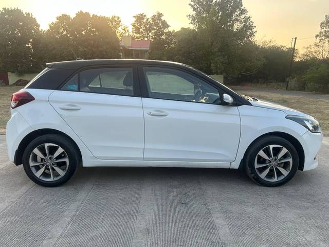 https://images10.gaadi.com/usedcar_image/4584297/original/processed_0bd63c1b-9cd7-4374-b7e6-c4e778b8f464.jpg?imwidth=6401
