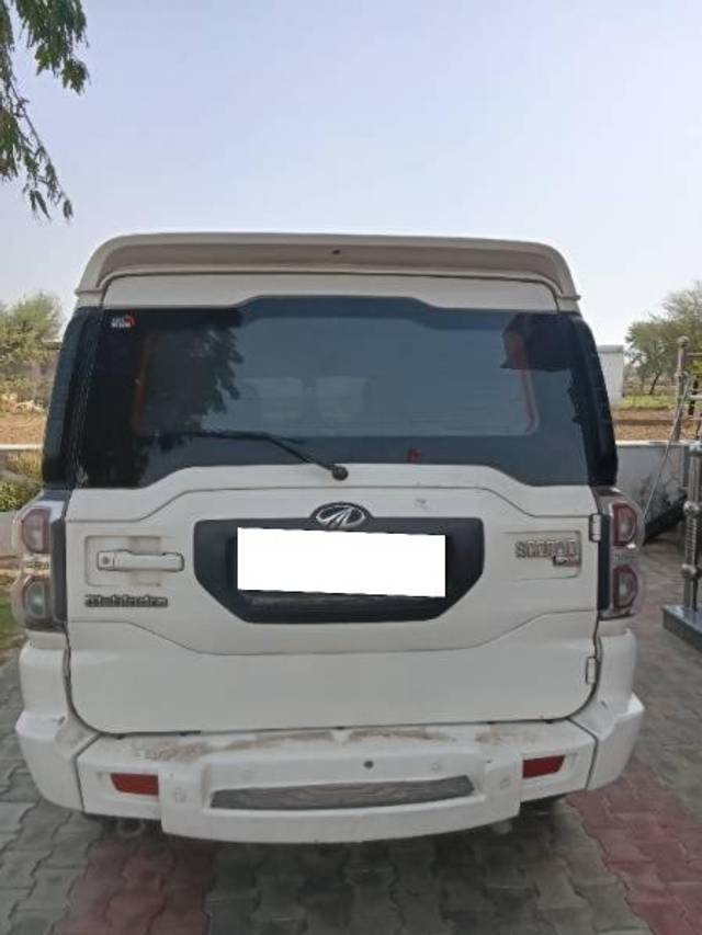 https://images10.gaadi.com/usedcar_image/4584299/original/processed_48a8c86d-4317-479a-9fd5-fa926bf59dcc.jpg?imwidth=6402