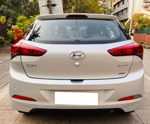 https://images10.gaadi.com/usedcar_image/4584300/original/processed_435ba4f4f7cf0a782a40cc614dcad75d.jpg?imwidth=6402