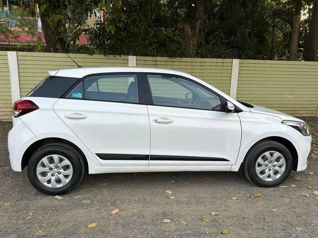 https://images10.gaadi.com/usedcar_image/4584324/original/processed_667f8e1a-9387-439f-bb34-9b2ce4dd8919.jpg?imwidth=6401