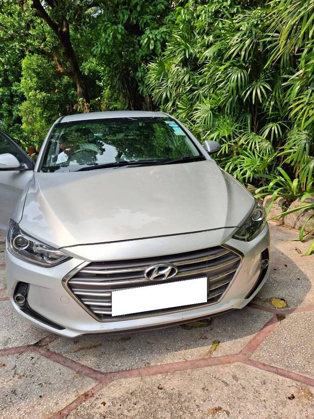 https://images10.gaadi.com/usedcar_image/4584328/original/processed_df2bb10302e171955f1587bd14d9a3a4.jpg?imwidth=6400
