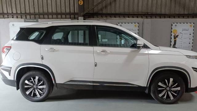 https://images10.gaadi.com/usedcar_image/4584331/original/processed_1342b3bb-4c9c-4bc1-a1aa-3c8c42826b0d.jpeg?imwidth=6401