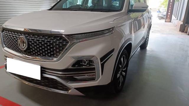 https://images10.gaadi.com/usedcar_image/4584331/original/processed_561ac030-1929-412c-afc4-107d9e0442d5.jpeg?imwidth=6400