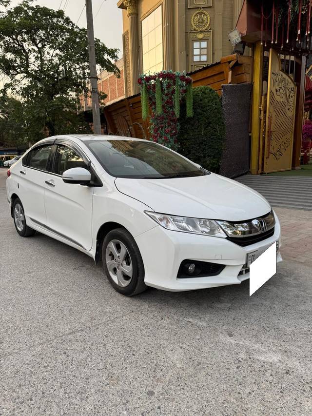 https://images10.gaadi.com/usedcar_image/4584333/original/processed_08d9ba7fb06f8291cce9707e3a1a642a.jpg?imwidth=6400