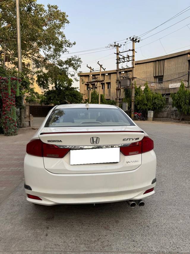 https://images10.gaadi.com/usedcar_image/4584333/original/processed_9acabb920fd4647ca2d6226c5f490845.jpg?imwidth=6401