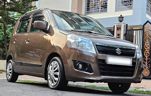 https://images10.gaadi.com/usedcar_image/4584337/original/processed_402edb2f2f7224d35596519554a82d21.jpg?imwidth=6400