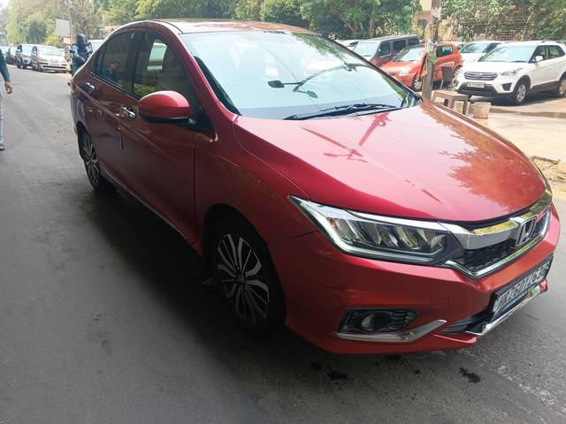 https://images10.gaadi.com/usedcar_image/4584342/original/processed_7b64a5959ea196b3a7ce4e382c31038c.jpeg?imwidth=6402