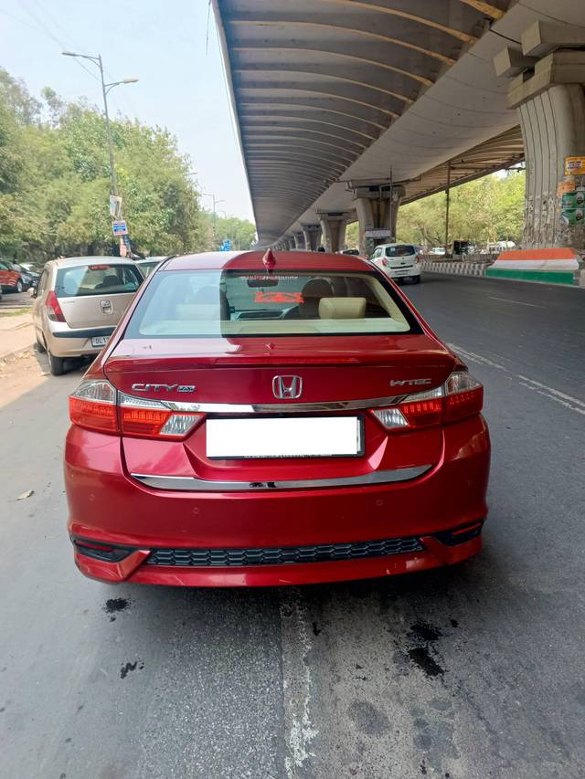 https://images10.gaadi.com/usedcar_image/4584342/original/processed_c669b1e41cd4956c218f051e740e1807.jpeg?imwidth=6401