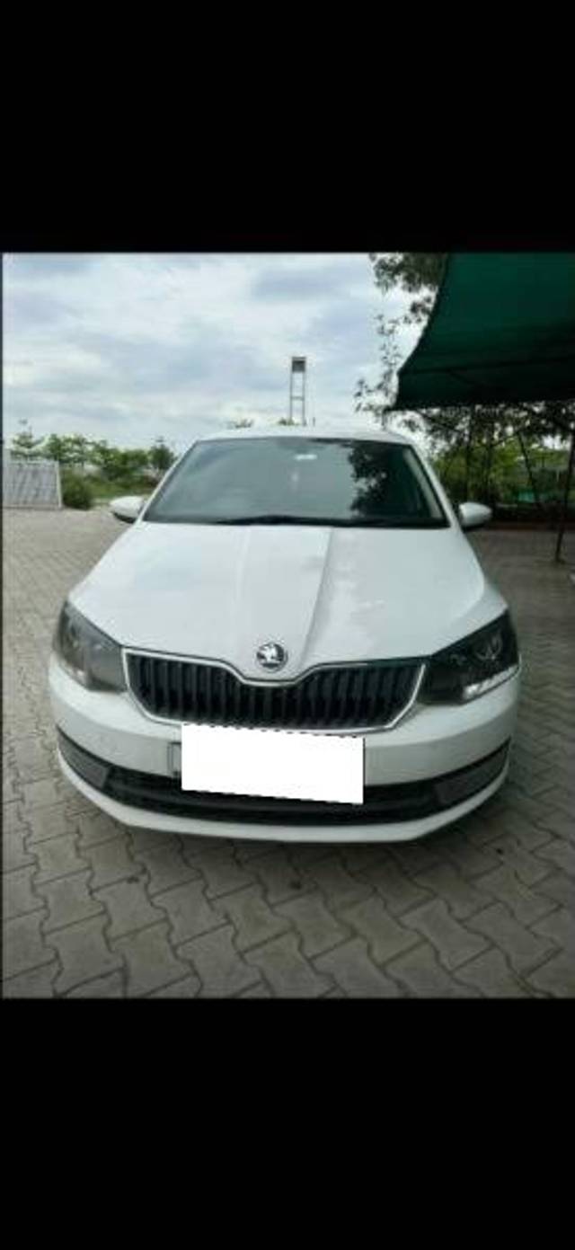 https://images10.gaadi.com/usedcar_image/4584347/original/processed_3ccb6fce-67e9-4b32-a1c3-8884822ac239.jpg?imwidth=6400
