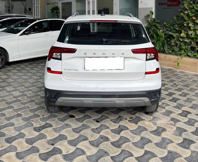 https://images10.gaadi.com/usedcar_image/4584368/original/processed_474e372a3b2524f6c154fbd07ba380fe.jpg?imwidth=6401