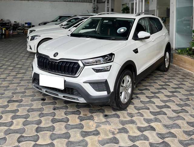 https://images10.gaadi.com/usedcar_image/4584368/original/processed_5796652325a9684a349091c2dbfff645.jpg?imwidth=6400