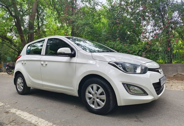 https://images10.gaadi.com/usedcar_image/4584370/original/b0f9a19a13ae2f793a143bd62ac67ae1.jpeg?imwidth=6400