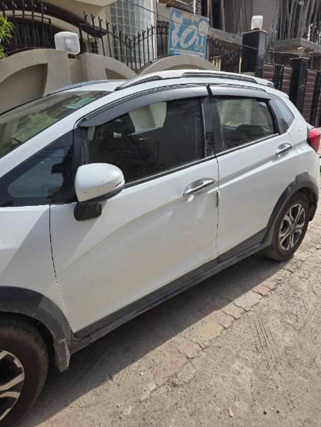 https://images10.gaadi.com/usedcar_image/4584430/original/processed_03d23063-0439-4a56-881a-5e95a02c43ba.jpg?imwidth=6401