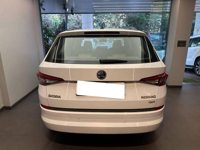 https://images10.gaadi.com/usedcar_image/4584452/original/processed_2e4d94d3abaae61e1088d1bd6d1aa7cd.jpeg?imwidth=6402