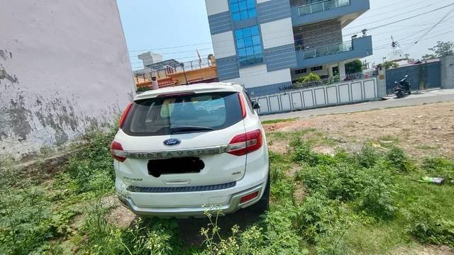 https://images10.gaadi.com/usedcar_image/4584457/original/processed_08c8e17d-19e6-4026-9a5a-bd86689e33c5.jpg?imwidth=6402