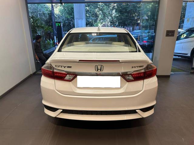 https://images10.gaadi.com/usedcar_image/4584463/original/processed_e40aaf5af46ed753c237910d287fb926.jpeg?imwidth=6402