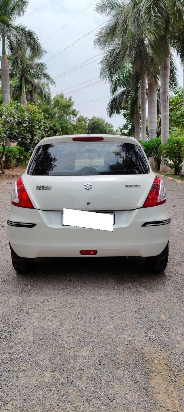 https://images10.gaadi.com/usedcar_image/4584467/original/processed_ceb8ded6-a4dc-40aa-ac04-7cc8bd9d135a.jpg?imwidth=6402
