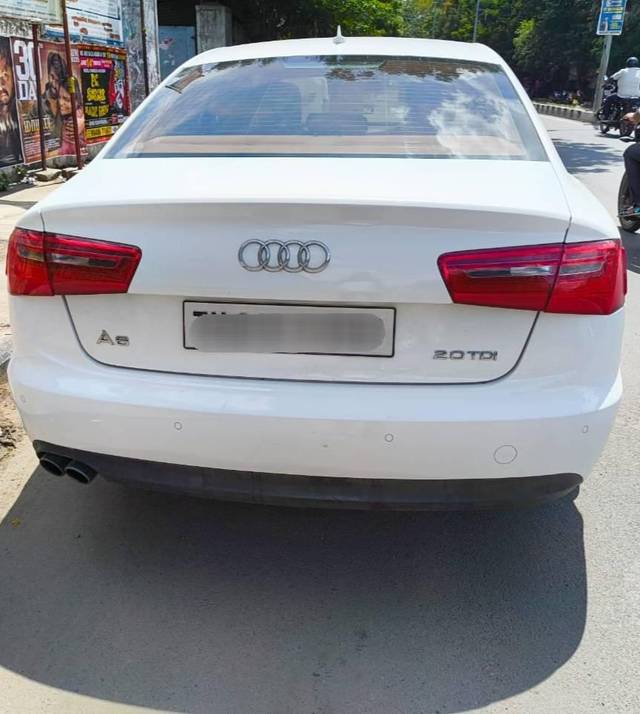 https://images10.gaadi.com/usedcar_image/4584477/original/processed_9128624d165a9d9cd6cbbb6b073ecba2.jpg?imwidth=6401