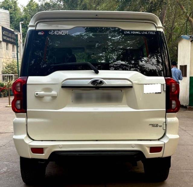 https://images10.gaadi.com/usedcar_image/4584504/original/processed_2484fed2-bc73-47c6-8697-ce85b1c5a7a5.jpg?imwidth=6401