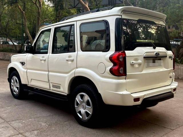 https://images10.gaadi.com/usedcar_image/4584504/original/processed_e31c27ae-b07b-4434-9521-c4828fc601ae.jpg?imwidth=6402