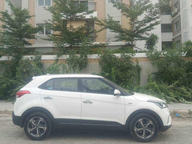 https://images10.gaadi.com/usedcar_image/4584505/original/ef43c4adeadb8b7690eb41f644534fee.jpg?imwidth=6401
