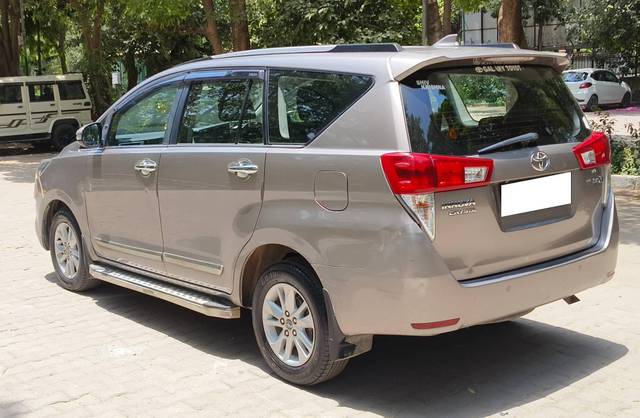 https://images10.gaadi.com/usedcar_image/4584508/original/processed_e84332b14ed50a226a9a085cd547a5a8.jpg?imwidth=6402