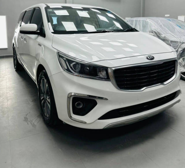 https://images10.gaadi.com/usedcar_image/4584516/original/3e5dbb26d04750bb404babb6fe0e891c.png?imwidth=6400