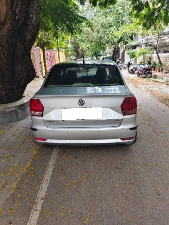 https://images10.gaadi.com/usedcar_image/4584595/original/processed_58f901d4-09ef-4271-9a62-a2d17fbe5f8d.jpg?imwidth=6401