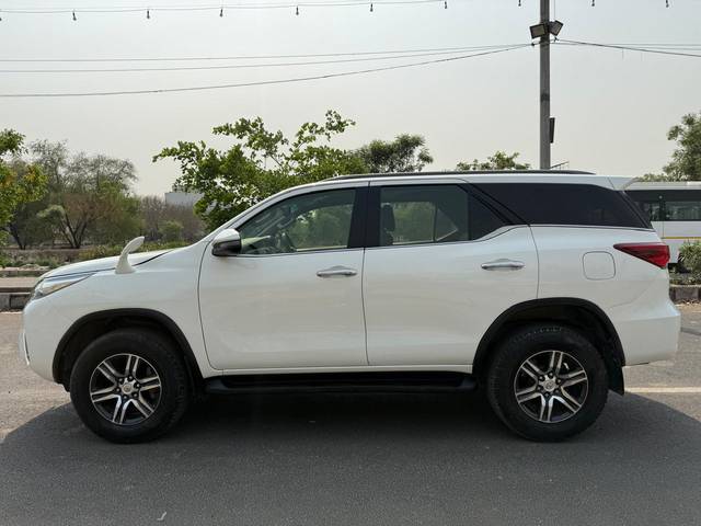 https://images10.gaadi.com/usedcar_image/4584606/original/b33981f0ecb49e6dec0f0992142a6c9a.jpg?imwidth=6400