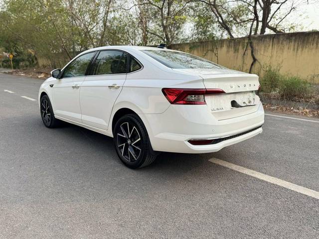 https://images10.gaadi.com/usedcar_image/4584612/original/processed_bfc5c443d01a952f75e8ed6ef4219214.jpg?imwidth=6402