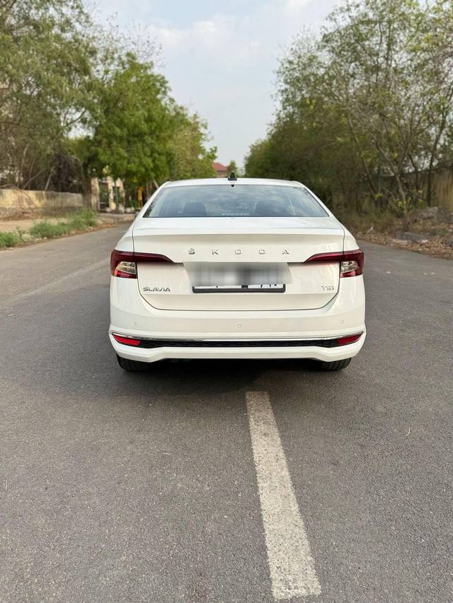 https://images10.gaadi.com/usedcar_image/4584612/original/processed_cc03d7ab1521028fa09c505a4a4b9591.jpg?imwidth=6401