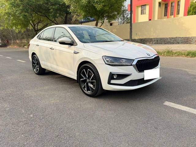 https://images10.gaadi.com/usedcar_image/4584612/original/processed_cf947b96a68503d5d838c0cf60bfa98f.jpg?imwidth=6400
