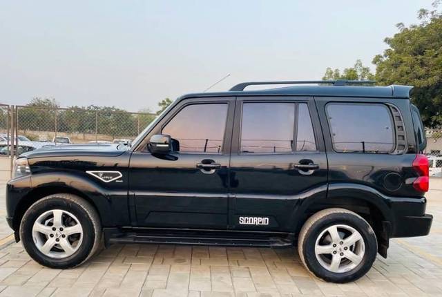 https://images10.gaadi.com/usedcar_image/4584640/original/processed_4b0c0761-1fcb-4618-aa83-8094355b7ea5.jpeg?imwidth=6402
