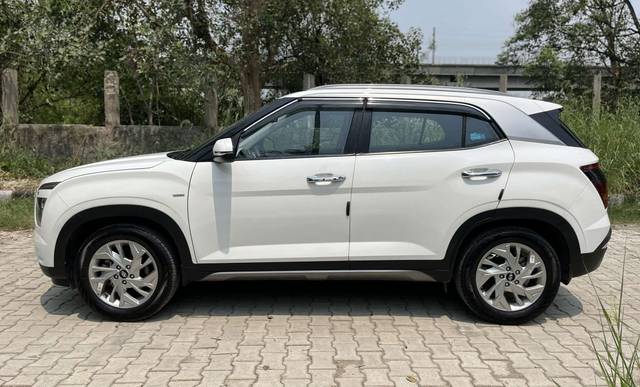 https://images10.gaadi.com/usedcar_image/4584643/original/c351c8bda8c8ded7015fd321b14900a6.jpg?imwidth=6402