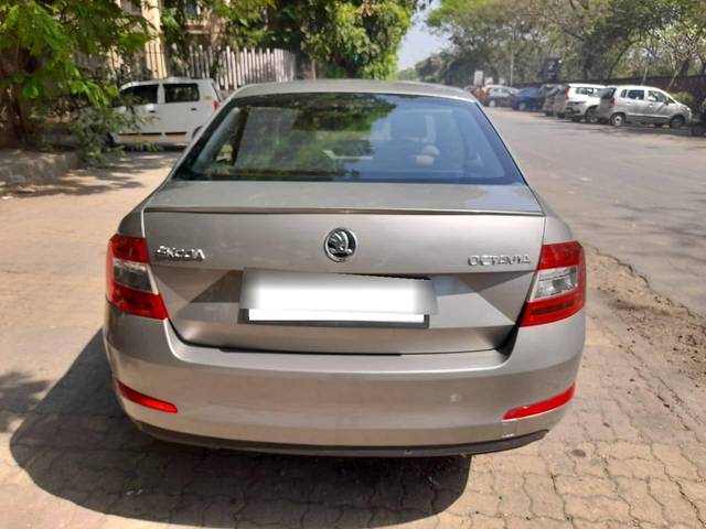 https://images10.gaadi.com/usedcar_image/4584658/original/processed_d23d49e1cc1f1af939c30edbee4dde24.jpeg?imwidth=6402
