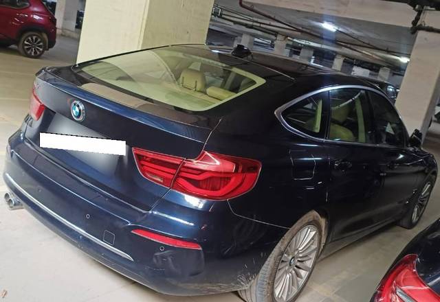 https://images10.gaadi.com/usedcar_image/4584662/original/processed_0ca15dc5-141a-406a-9374-42639cb8a1a2.jpg?imwidth=6402