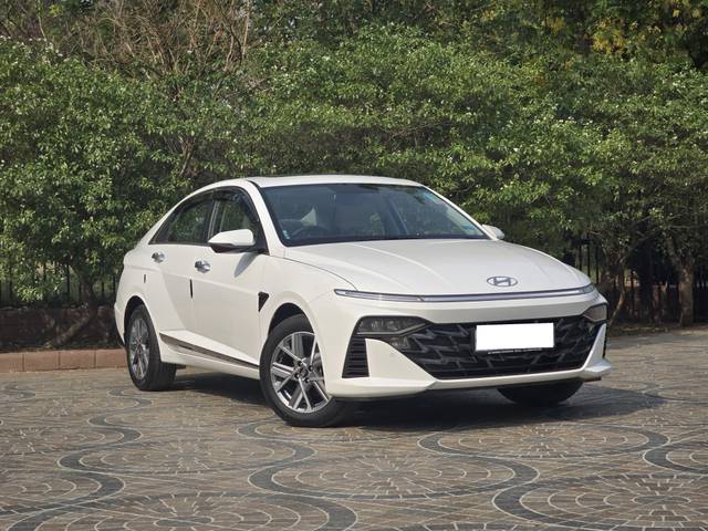https://images10.gaadi.com/usedcar_image/4584684/original/processed_111770612c918440d62772c39a535818.jpg?imwidth=6400