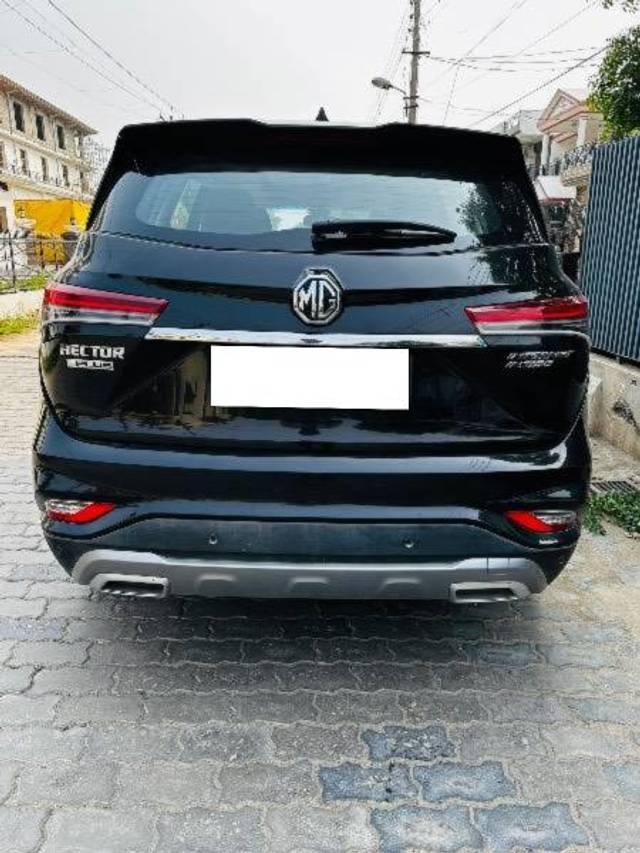 https://images10.gaadi.com/usedcar_image/4584685/original/processed_d89d8d9a-8548-4ac6-a865-2699e9f412fb.jpeg?imwidth=6401